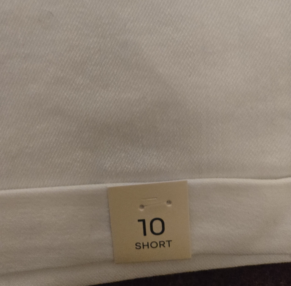 New! St. Johns Bay 11in Bermunda Short White Size 10 - Picture 4 of 10